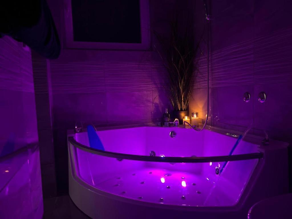 Luxrooms - Hotel Type With Private Jacuzzi Bjelovar Extérieur photo