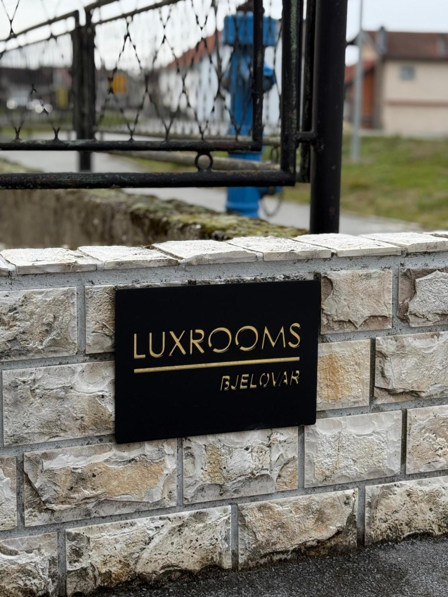 Luxrooms - Hotel Type With Private Jacuzzi Bjelovar Extérieur photo