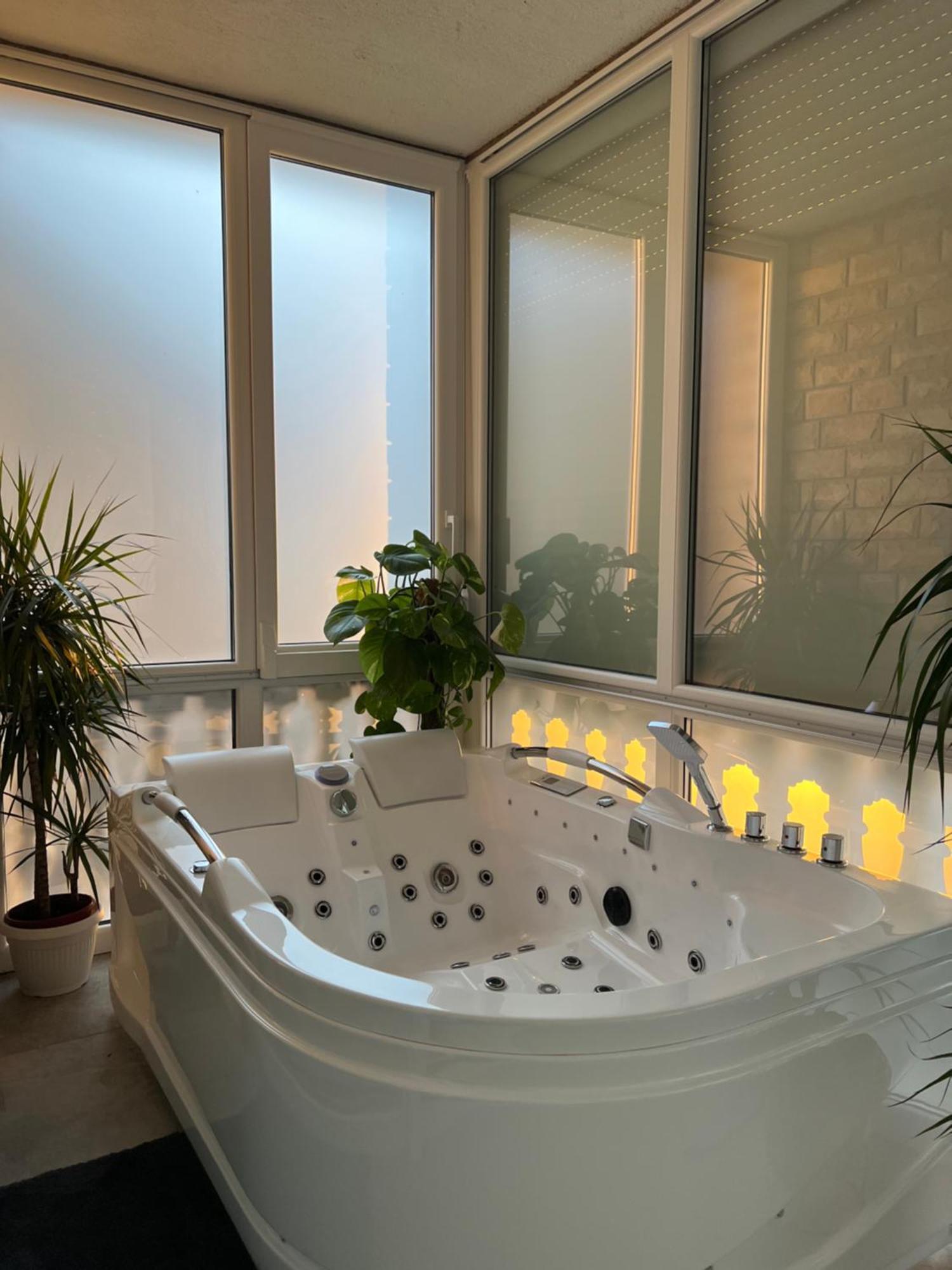 Luxrooms - Hotel Type With Private Jacuzzi Bjelovar Extérieur photo