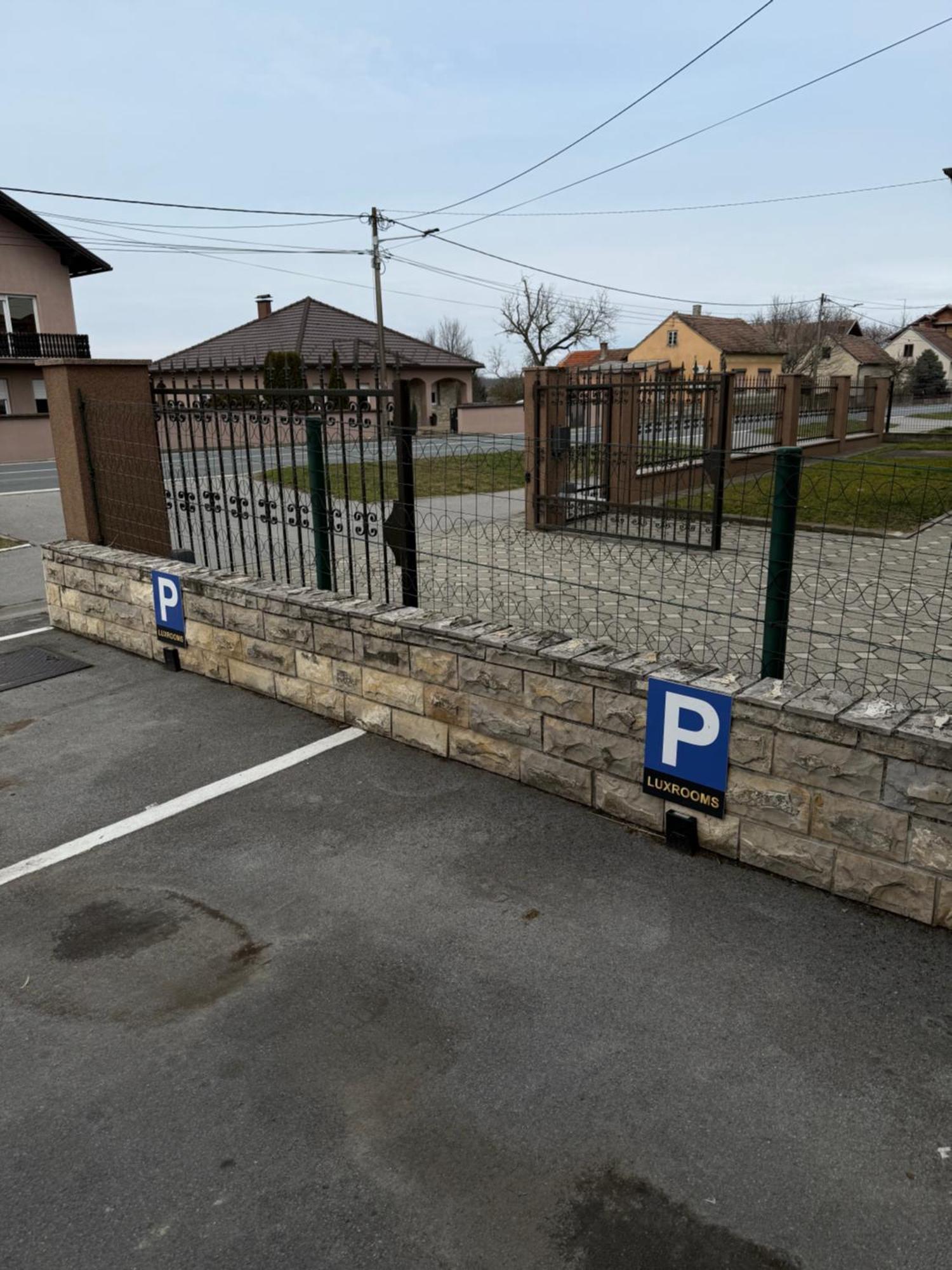 Luxrooms - Hotel Type With Private Jacuzzi Bjelovar Extérieur photo