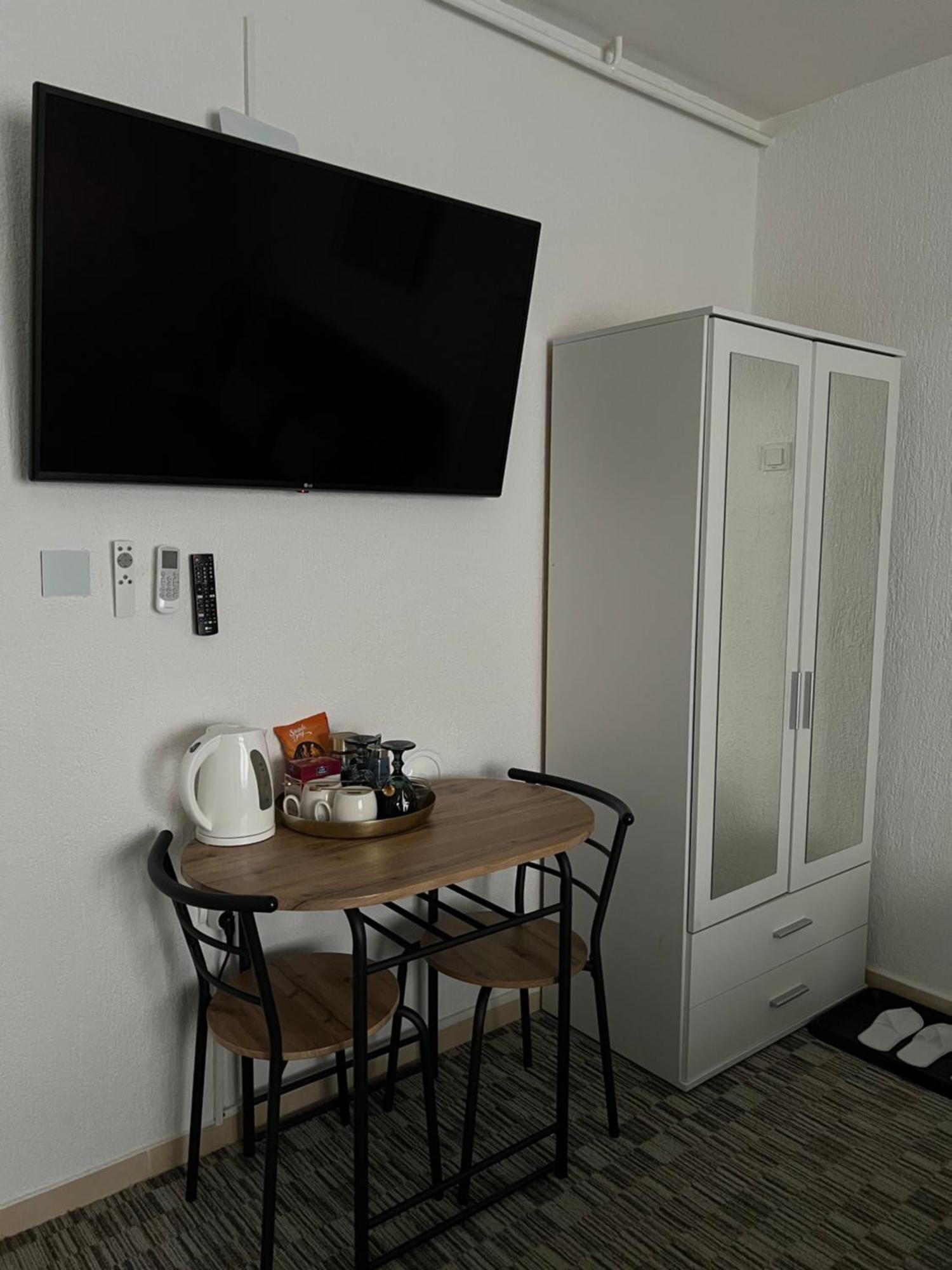 Luxrooms - Hotel Type With Private Jacuzzi Bjelovar Extérieur photo