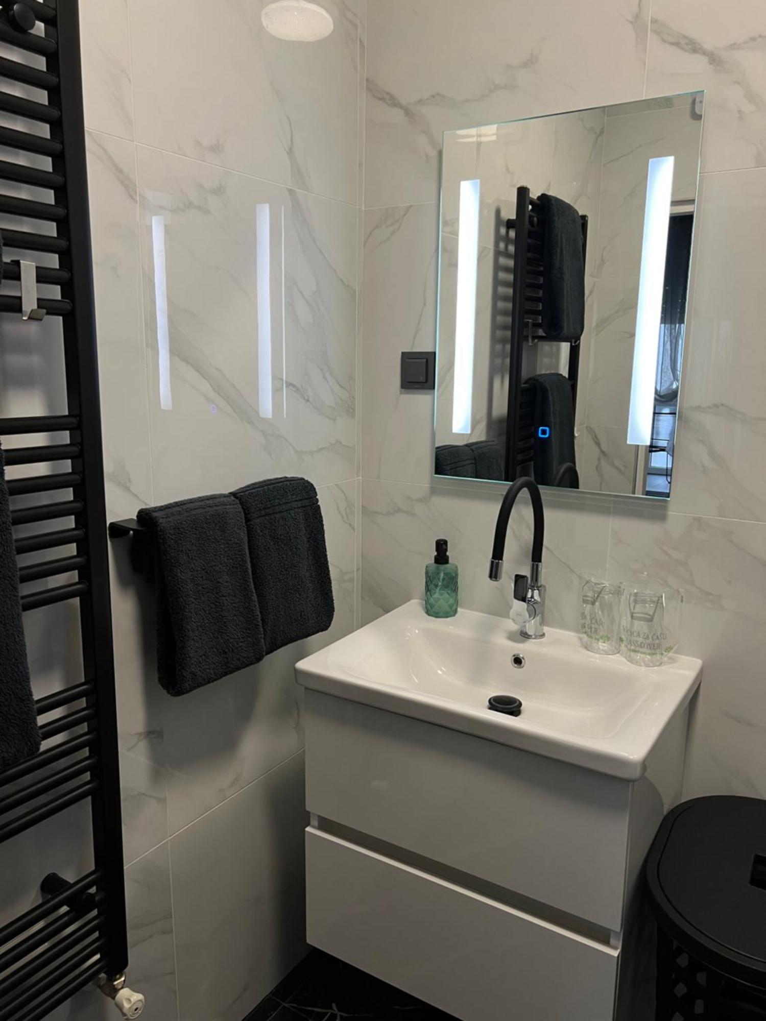 Luxrooms - Hotel Type With Private Jacuzzi Bjelovar Extérieur photo