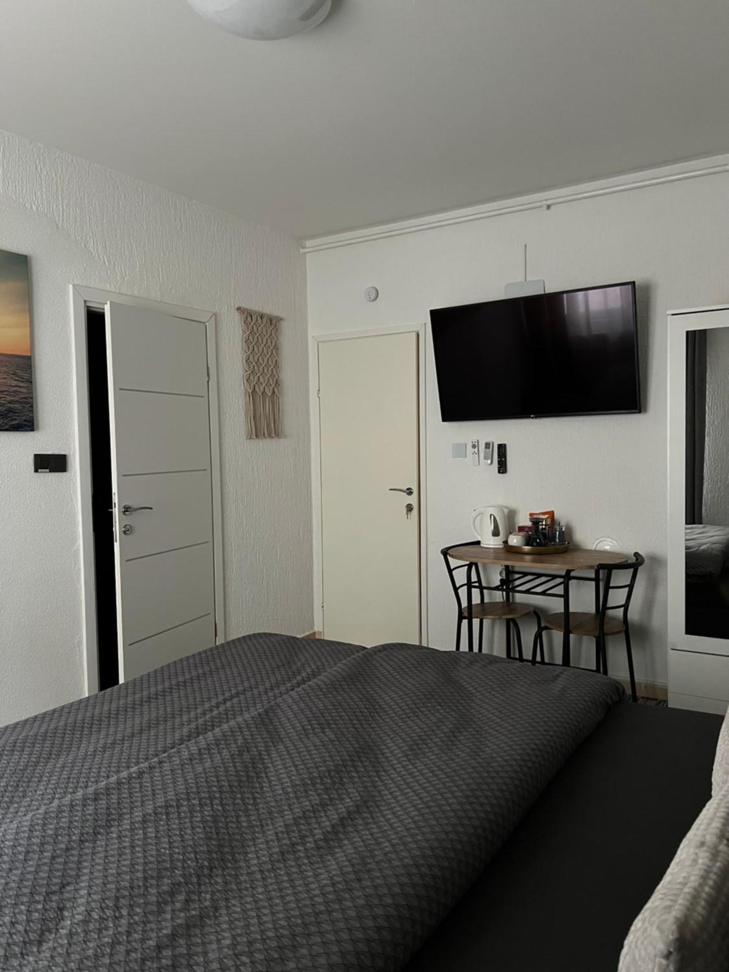 Luxrooms - Hotel Type With Private Jacuzzi Bjelovar Extérieur photo